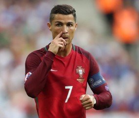 开云入口-命运的对决，申花五连胜的辉煌与维尼修斯主帅的危机，命运的对决，申花五连胜的辉煌与维尼修斯主帅的危机